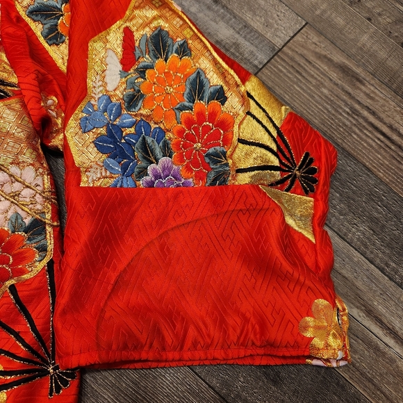 Kimono Heavily Embroidered - Picture 10 of 16